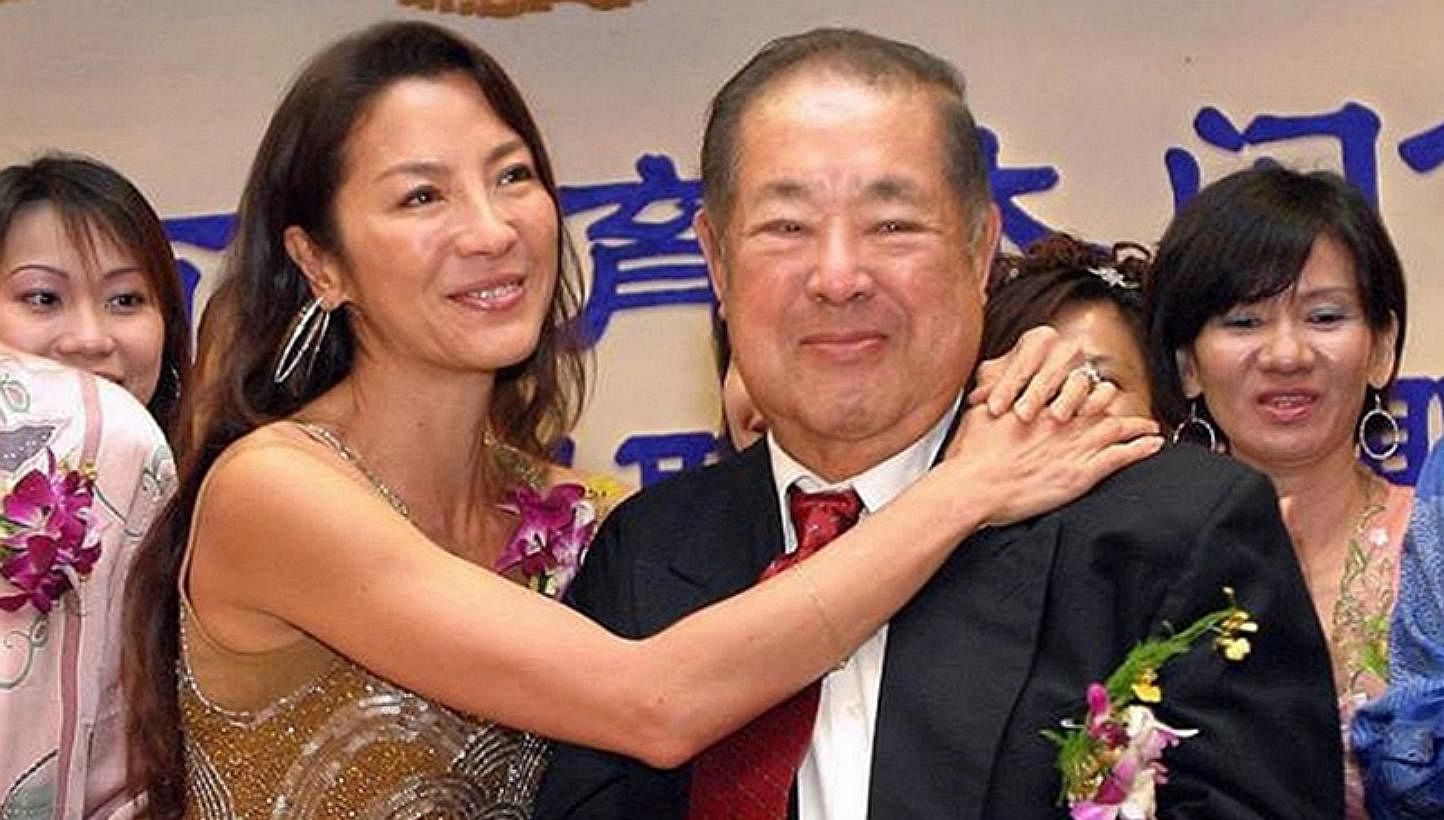   Foto på Michelle Yeoh  & hennes Pappa  Yeoh Kian Teik