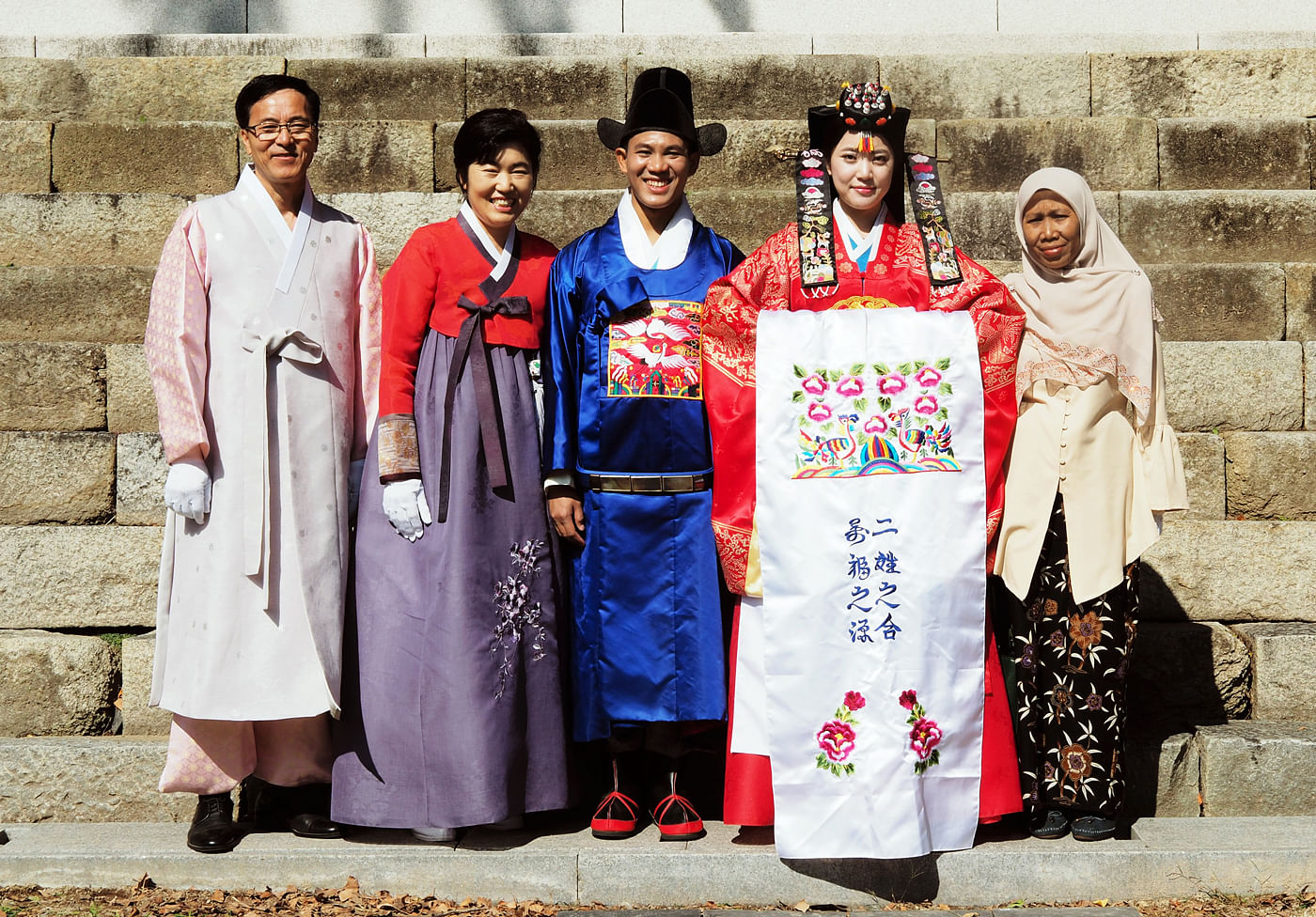 lee-seul-with-her-malaysian-husband-muhamad-khalid-bin-ismail-and-their-family-at-their-traditional-korean-wedding.jpg