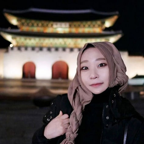 song-bo-ra-at-gwangwhamun-square-in-central-seoul-in-this-photo-on-her-instagram-in-jan-2021-square.jpg