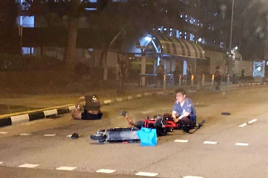 A personal mobility device (PMD) rider was injured after colliding with an electric scooter on Saturday evening. Footage of the incident shows the rider (in blue) of the PMD, which looks like an e-bicycle, crossing a road while the traffic light was 