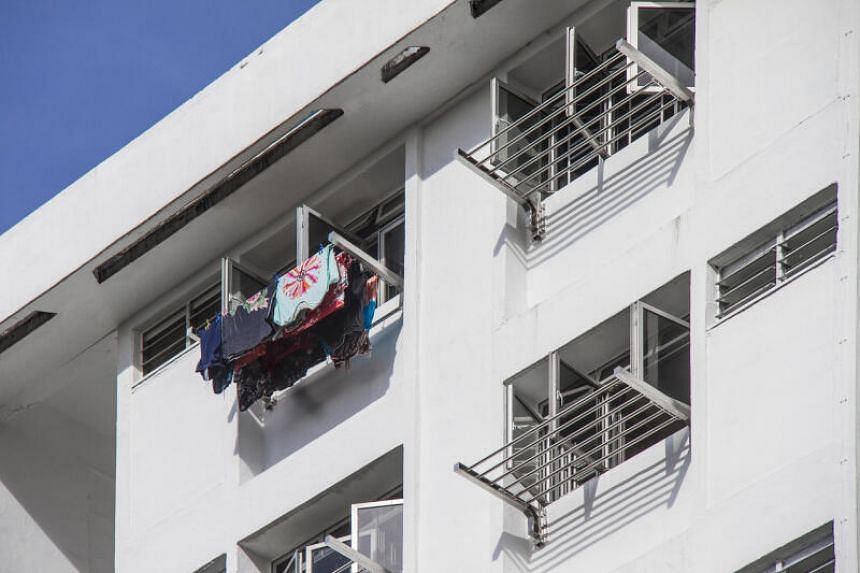 Hdb To Upgrade 230 000 Flats With Retractable Clothes Drying Rack Option For Better Quality Fittings Housing News Top Stories The Straits Times - Wall Mounted Clothes Drying Rack Singapore