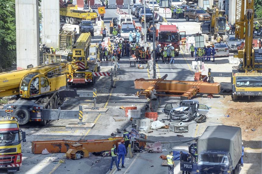 There are six victims of the crane that collapsed on a car at a Sungai Besi-Ulu Kelang Elevated Expressway construction site. 