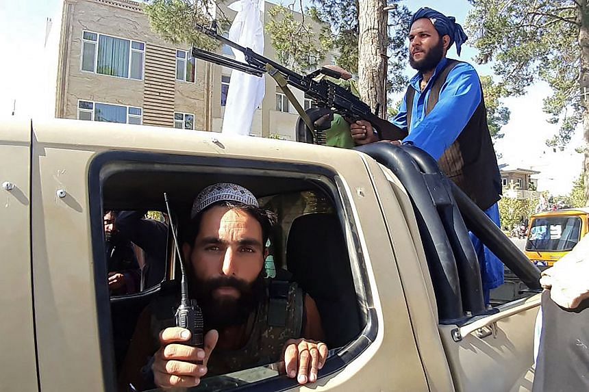 Taleban fighters along the roadside in Herat, Afghanistan, on Aug 13, 2021.