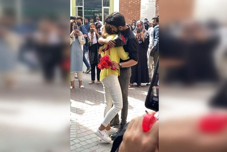 Pakistan couple expelled by university after public proposal, South Asia News & Top Stories - Singaporenewslive.com