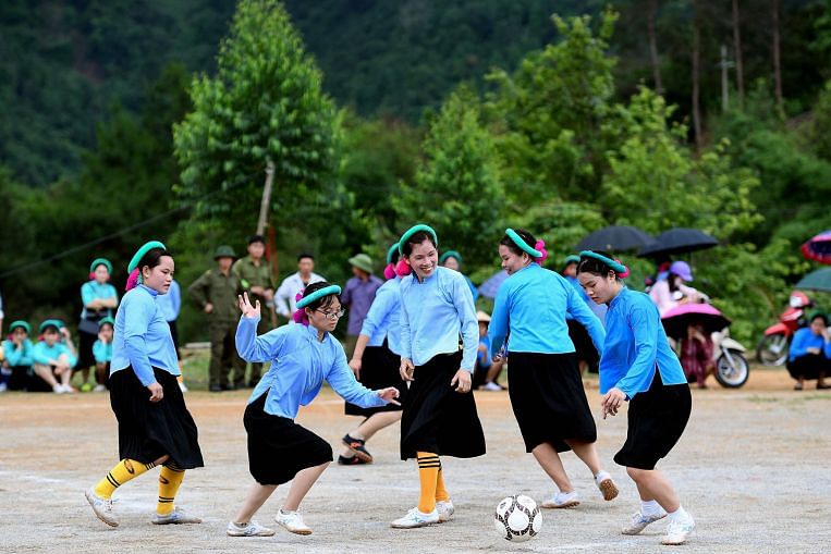 Nông dân và Bóng đá: Phụ nữ Việt Nam ghi điểm đậm trên sân, Tin tức & Câu chuyện hàng đầu về Đông Nam Á