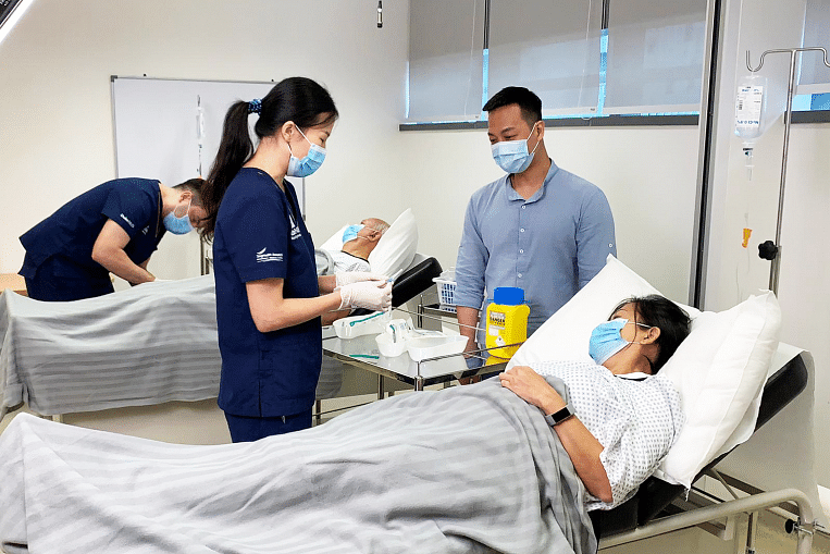 Bagaimana lulusan sekolah kedokteran pertama di Singapura menggunakan pembelajaran berdasarkan pengalaman untuk membangun keterampilan dan kepercayaan diri, Parenting & Education News & Top Stories