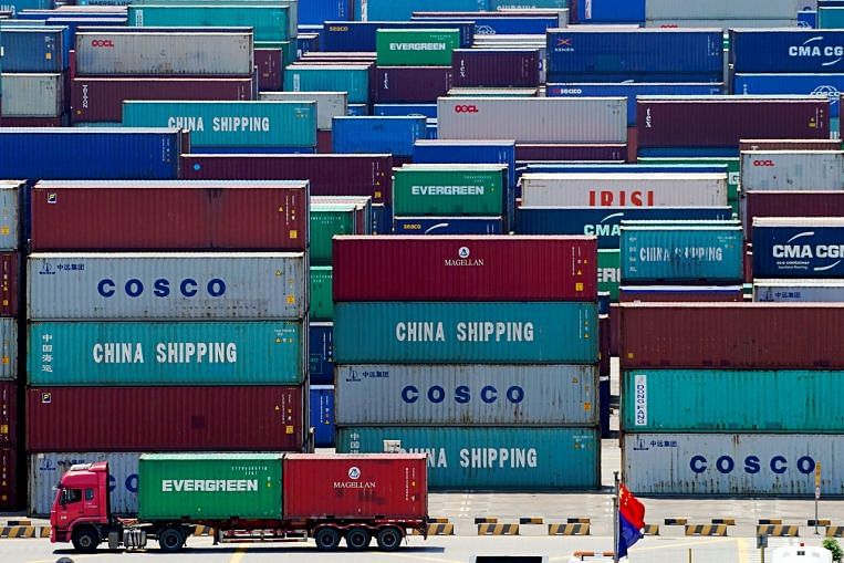 Surplus perdagangan China dapat meredam tetapi tidak menghentikan perlambatan, Berita Ekonomi & Berita Utama