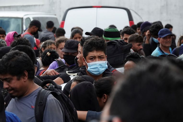 600 migrantes que viajaban en dos remolques rescatados en México, World News & Top Stories