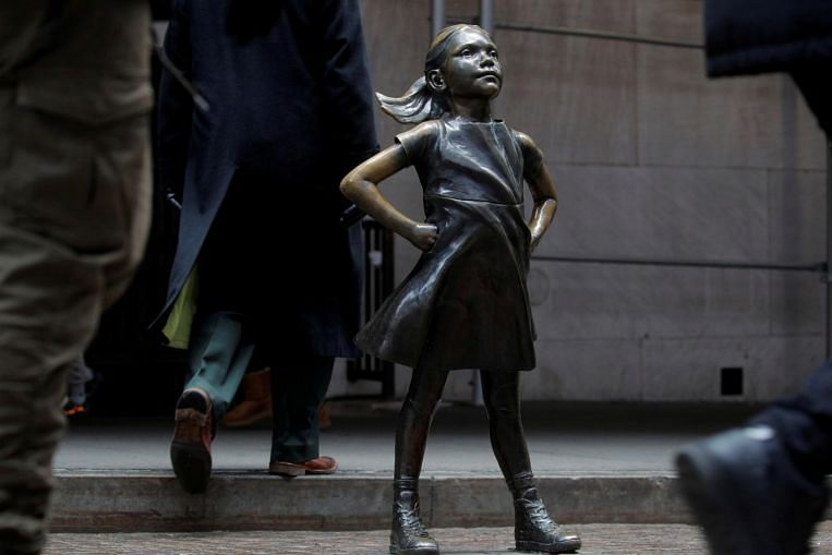 La statue de «Fearless Girl» fait face à un autre mouvement, avenir NFT, États-Unis Nouvelles et Top Stories