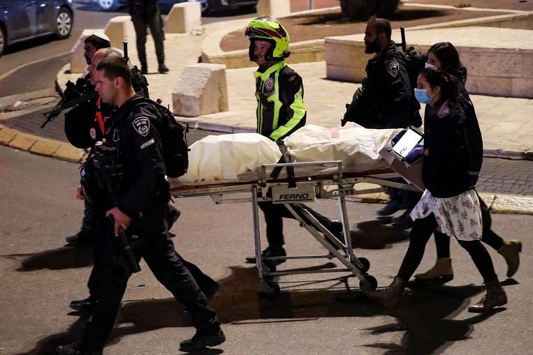 La police israélienne tue un assaillant palestinien à coups de couteau à Jérusalem, Middle East News & Top Stories