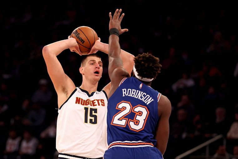 NBA: le MVP Jokic mène les Nuggets dans la déroute des Knicks, les Spurs retiennent les Warriors tandis que les Bucks brûlent Heat, Basketball News & Top Stories