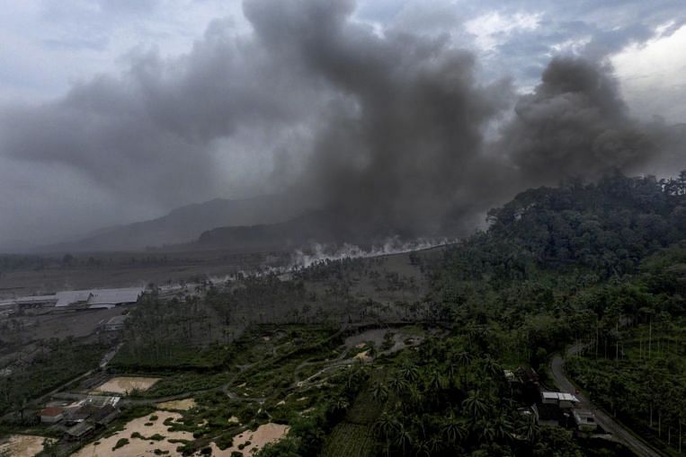 Le mauvais temps entrave les efforts de recherche et de sauvetage sur le volcan indonésien, Asie du Sud-Est