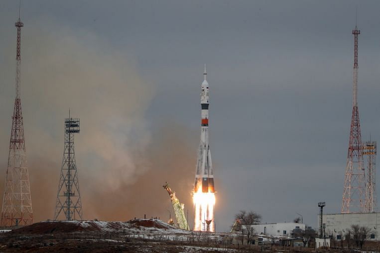 Une fusée russe décolle en transportant un milliardaire japonais vers la station spatiale, Nouvelles du monde et Top Stories