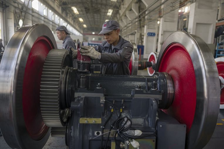 L’inflation à la sortie des usines chinoises ralentit en novembre, Economy News & Top Stories