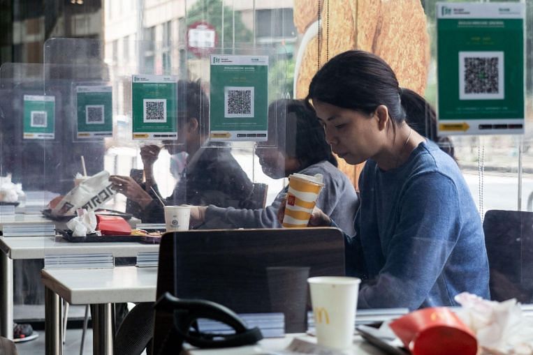 Hong Kong impose l’application de traçage Covid-19 pour la plupart des adultes dans les bars, les restaurants, l’Asie de l’Est