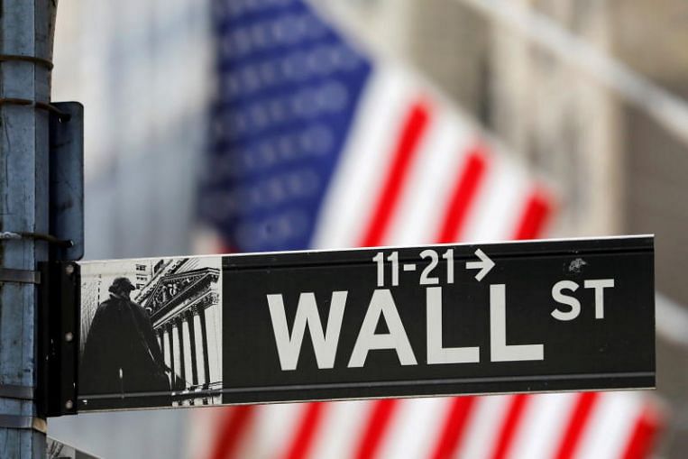 Wall Street s’effondre ;  les investisseurs envisagent la réunion d’Omicron et de la Fed, les actualités des entreprises et des marchés et les meilleures histoires