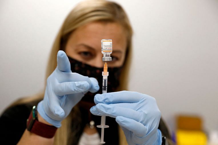 Les vaccins Covid-19 pourraient être inefficaces contre Omicron sans rappel : étude américaine, États-Unis News & Top Stories