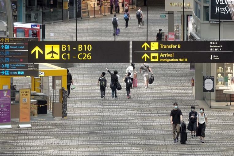 Un employé de l’aéroport de Changi est testé préliminairement positif pour Omicron, 24 cas confirmés avec la variante à ce jour: MOH, Health News & Top Stories